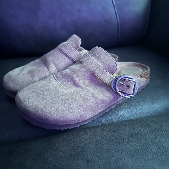 Women’s Clogs - Picture 2 of 4